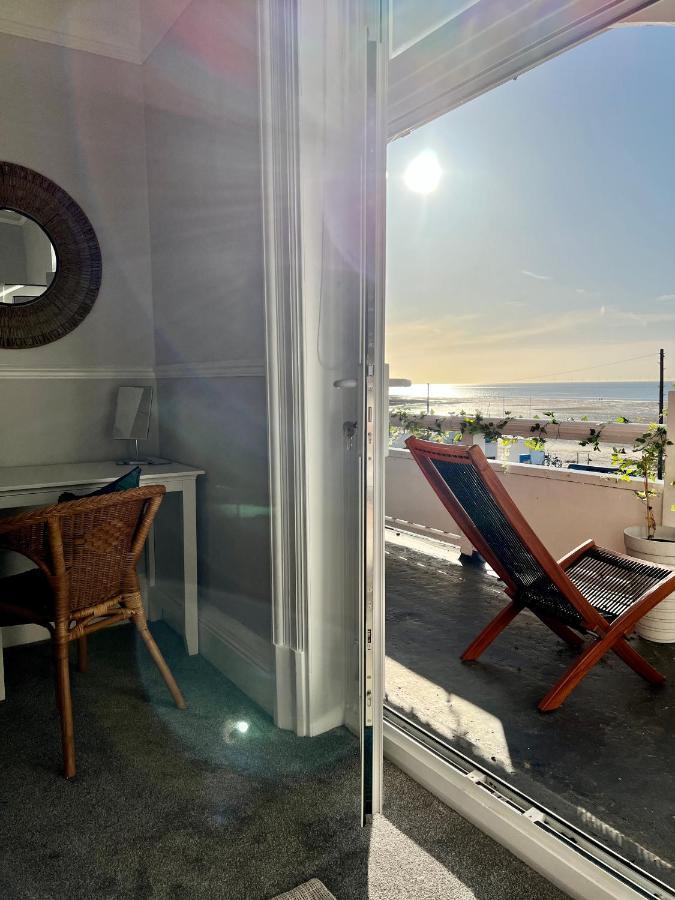 A View Of The Bay- Panoramic Sea Views- Sleeps 4 Apartman Westgate-on-Sea Kültér fotó