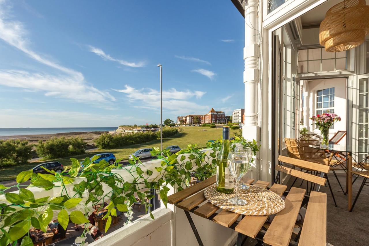 A View Of The Bay- Panoramic Sea Views- Sleeps 4 Apartman Westgate-on-Sea Kültér fotó