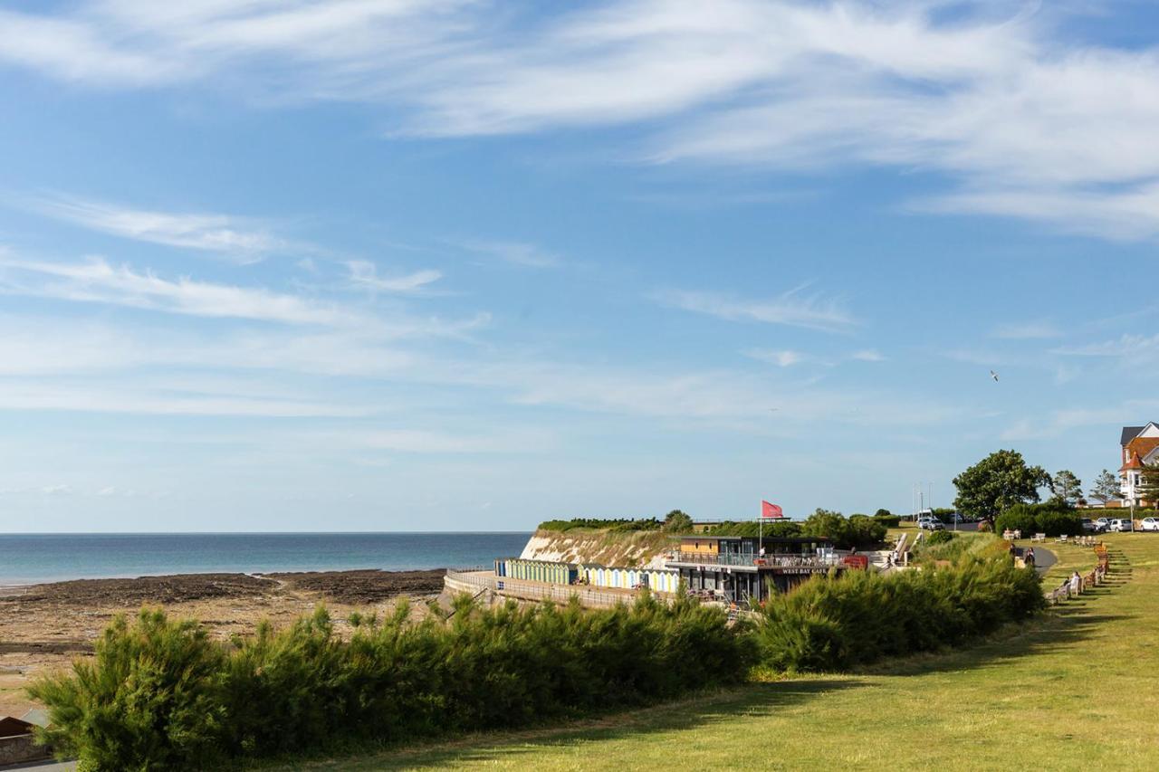 A View Of The Bay- Panoramic Sea Views- Sleeps 4 Apartman Westgate-on-Sea Kültér fotó